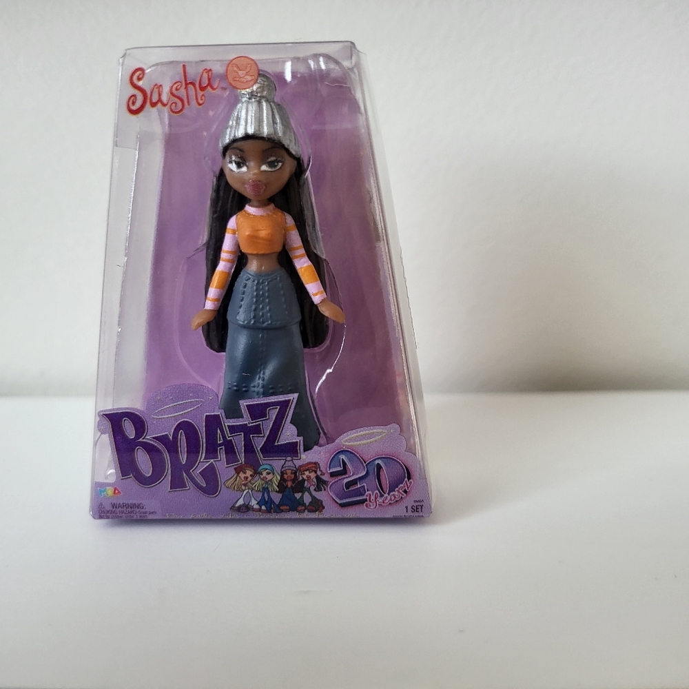 Bratz Minis Flashback Series 1 Sasha - Picture 3 of 4
